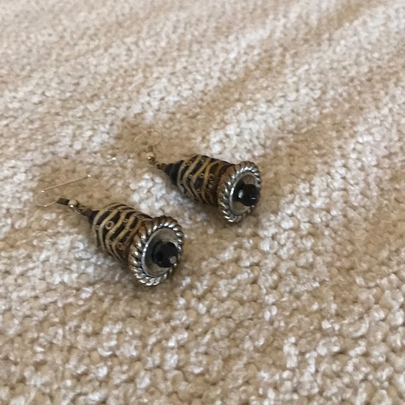 Vintage Silvertone and Black Earrings - Picture 3 of 5